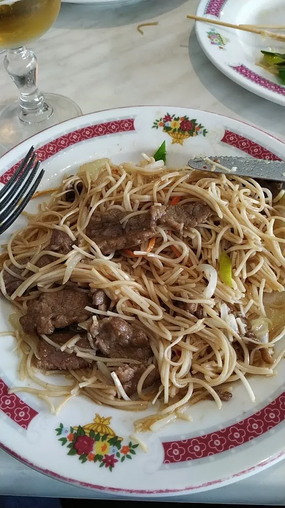 Bœuf Aux Oignons Accompagné de Nouilles